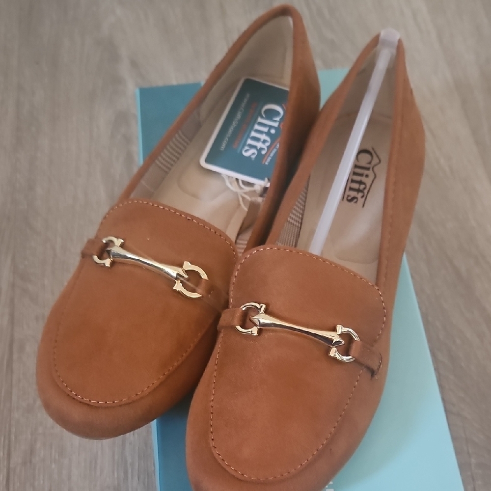 Cliff's Women's Tan Loafers Size 8 Wide Width